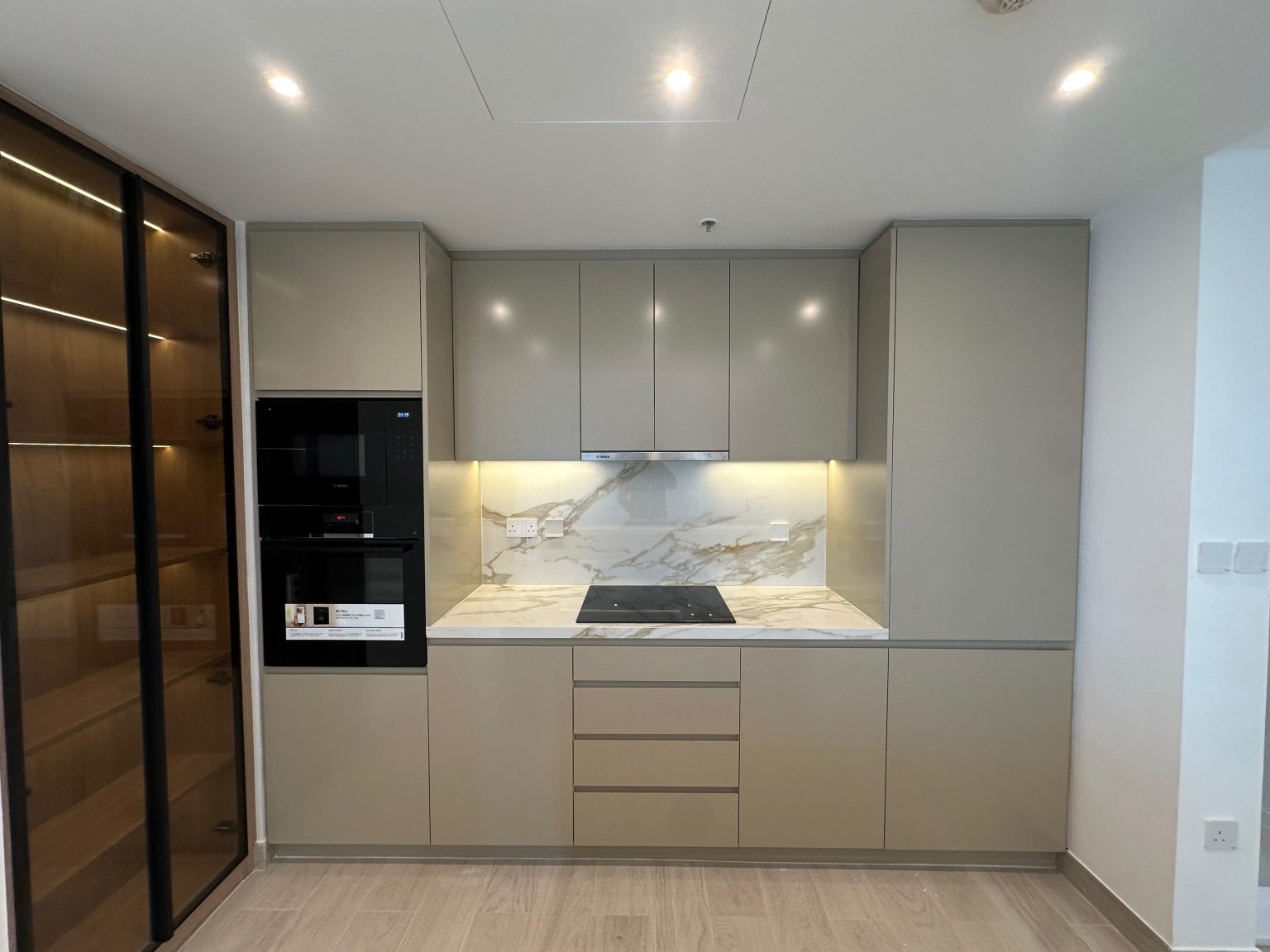 Paloma Tower, Marina Promenade – Apartment Renovation Project 3 Handleless tall kitchen units with built-in ovens and stone splashback, Paloma Tower, Dubai Marina